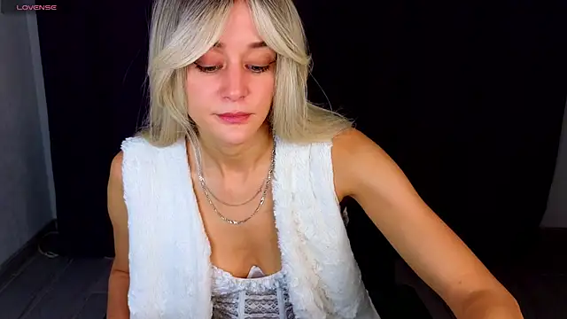 Snapshot of thief_of_hearts chatting on 10/04/25, 11:25 thief of hearts online show from 10/04/25, 11:25