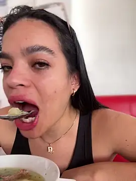 JuanitaMore01 online show from 01/06/26, 03:16