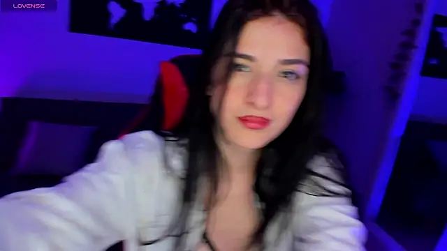 Snapshot of ZoeValencia1 chatting on 11/13/25, 04:17 ZoeValencia1 online show from 11/13/25, 04:17