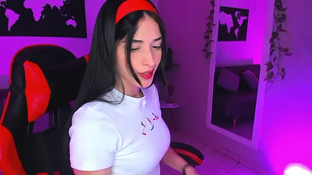 ZoeValencia1 online show from 02/03/26, 12:10