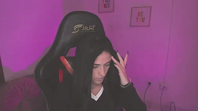 ZoeValencia1 online show from 04/07/26, 07:58