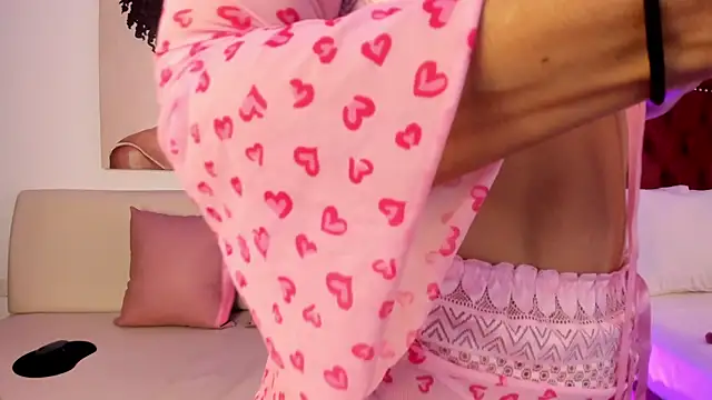 Snapshot of Saraakushh chatting on 01/12/26, 01:27 Saraakushh online show from 01/12/26, 01:27