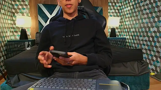 Snapshot of Aiden_Royce chatting on 09/14/25, 09:36 Aiden Royce online show from 09/14/25, 09:36