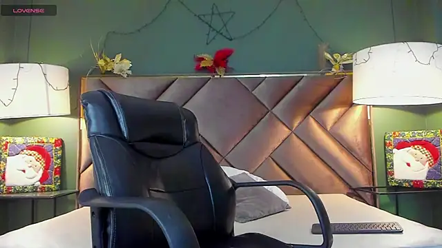 Snapshot of Aiden_Royce chatting on 12/14/25, 05:57 Aiden Royce online show from 12/14/25, 05:57