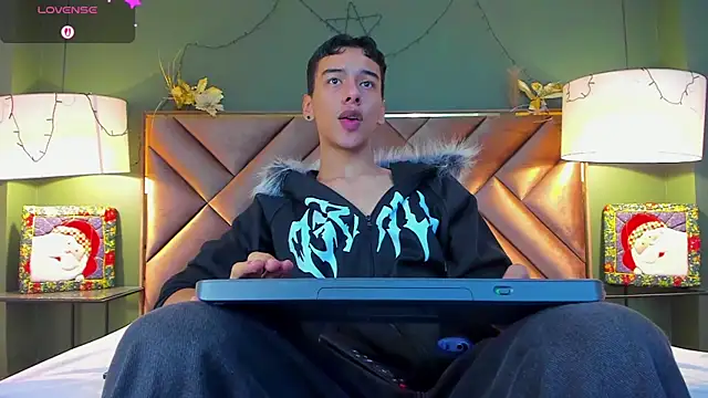 Snapshot of Aiden_Royce chatting on 12/18/25, 03:23 Aiden Royce online show from 12/18/25, 03:23