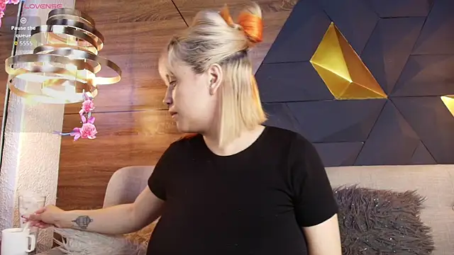 ly lulu online show from 03/31/26, 10:59