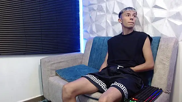 Isaac tan online show from 10/05/25, 03:16