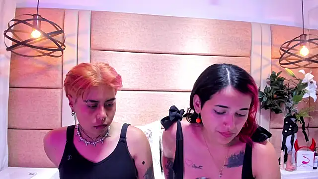 AnnieAndReach online show from 12/22/25, 07:33