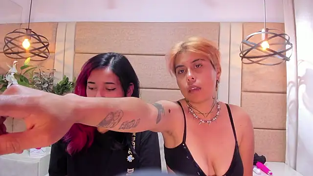 Snapshot of AnnieAndReach chatting on 01/19/26, 01:15 AnnieAndReach online show from 01/19/26, 01:15