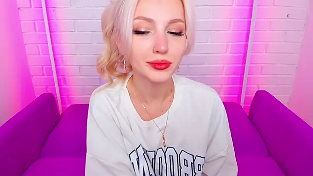 LisaFoxyMe online show from 11/17/25, 08:31