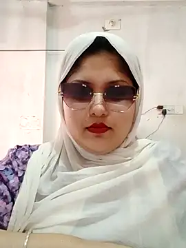 Snapshot of Nusrat-N chatting on 06/07/26, 06:50 Nusrat-N online show from 06/07/26, 06:50
