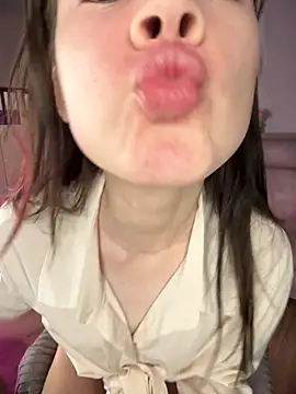 Snapshot of Marryme- chatting on 10/10/25, 01:32 Marryme- online show from 10/10/25, 01:32