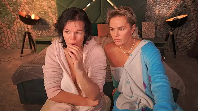 PleasureWeCouple online show from 11/18/25, 06:51