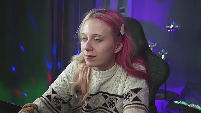 Snapshot of SakuraBliss chatting on 10/16/25, 01:23 SakuraBliss online show from 10/16/25, 01:23