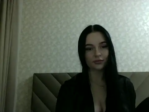 Snapshot of Lulii24 chatting on 10/22/25, 10:42 Lulii24 online show from 10/22/25, 10:42
