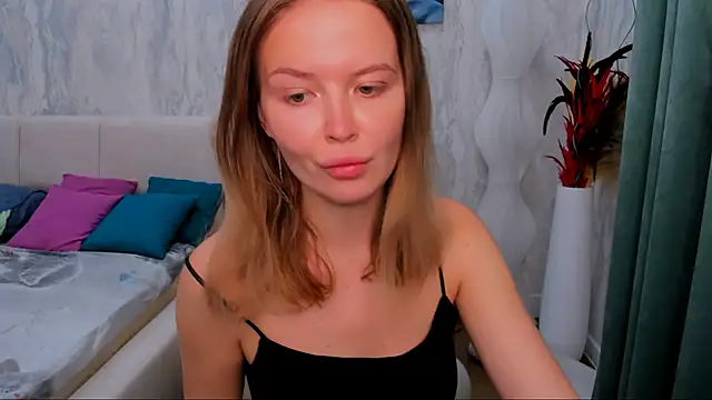 LaurennHill online show from 09/15/25, 12:21