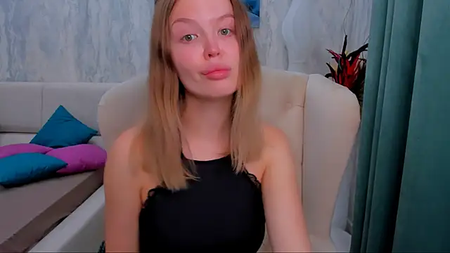 LaurennHill online show from 09/19/25, 12:12