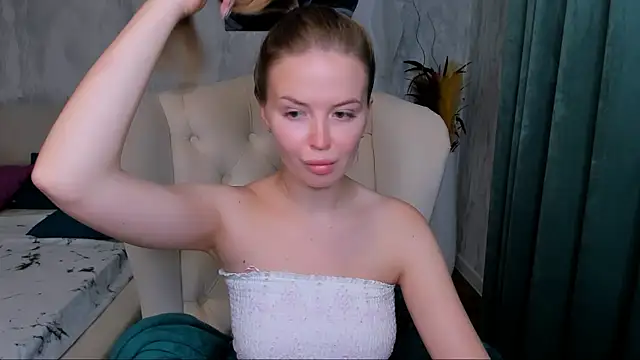 LaurennHill online show from 10/26/25, 12:16