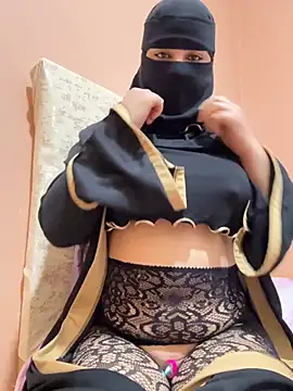 Snapshot of _Laiali_ chatting on 11/22/25, 12:37 Laiali online show from 11/22/25, 12:37