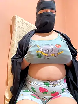 Snapshot of _Laiali_ chatting on 11/25/25, 11:21 Laiali online show from 11/25/25, 11:21