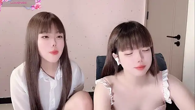 Snapshot of TT-XXTT chatting on 09/15/25, 11:49 TT-XXTT online show from 09/15/25, 11:49