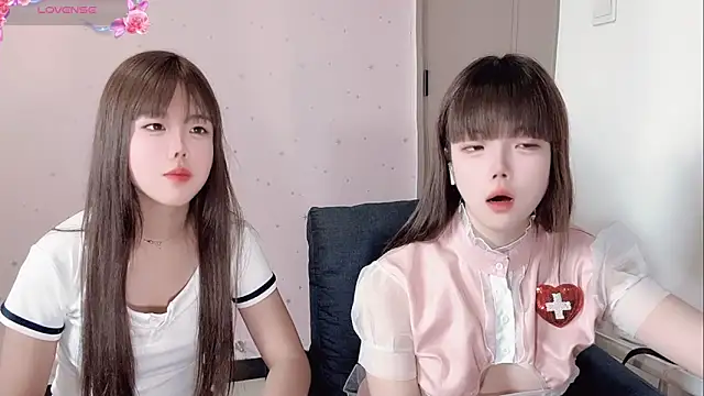 Snapshot of TT-XXTT chatting on 09/19/25, 12:12 TT-XXTT online show from 09/19/25, 12:12