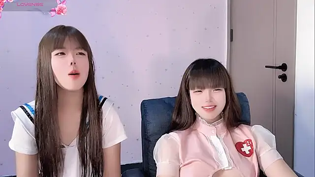 Snapshot of TT-XXTT chatting on 09/21/25, 11:28 TT-XXTT online show from 09/21/25, 11:28