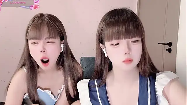 Snapshot of TT-XXTT chatting on 09/23/25, 11:19 TT-XXTT online show from 09/23/25, 11:19