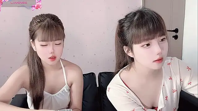 Snapshot of TT-XXTT chatting on 09/28/25, 11:32 TT-XXTT online show from 09/28/25, 11:32