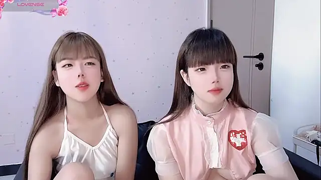 Snapshot of TT-XXTT chatting on 10/14/25, 12:44 TT-XXTT online show from 10/14/25, 12:44