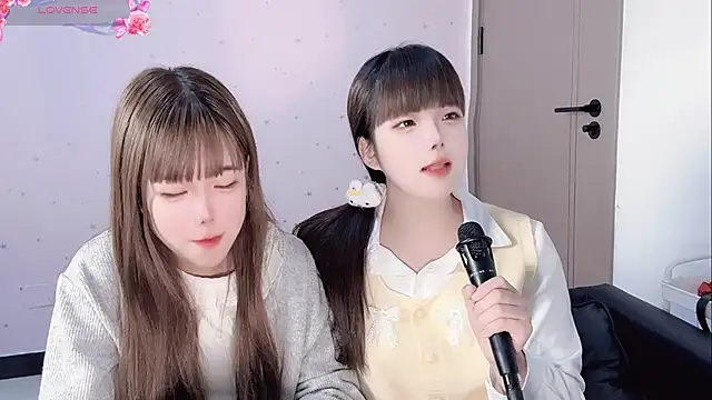 Snapshot of TT-XXTT chatting on 10/21/25, 02:01 TT-XXTT online show from 10/21/25, 02:01