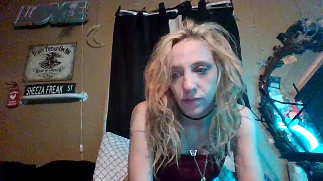 Snapshot of flavi1996 chatting on 10/06/25, 05:43 flavi1996 online show from 10/06/25, 05:43