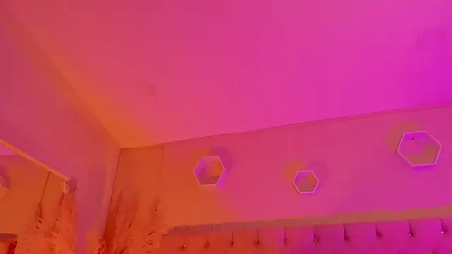 MacarenaRosse online show from 12/18/25, 09:32