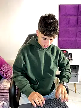 AdrianRinaldi online show from 10/22/25, 07:35