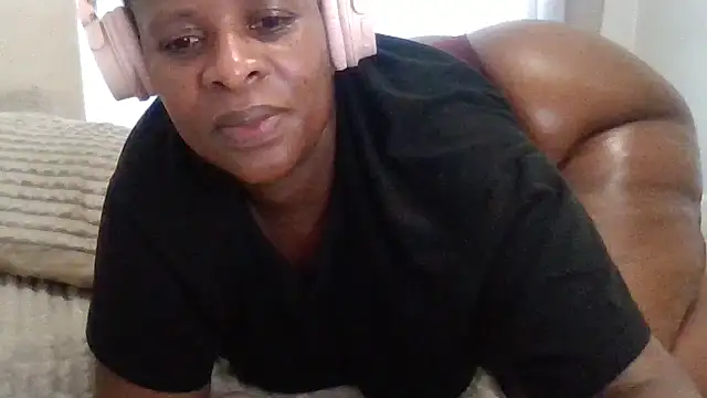 Snapshot of SexyNonnyy chatting on 11/28/25, 02:42 SexyNonnyy online show from 11/28/25, 02:42