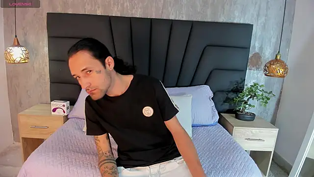 Hisoka 011 online show from 10/18/25, 07:14