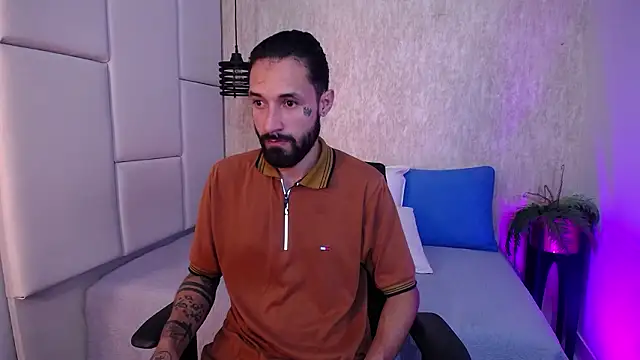 Hisoka 011 online show from 02/13/26, 07:54