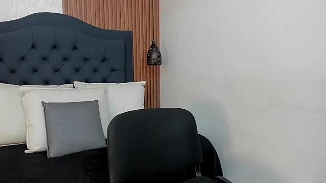 Hisoka 011 online show from 04/11/26, 07:51