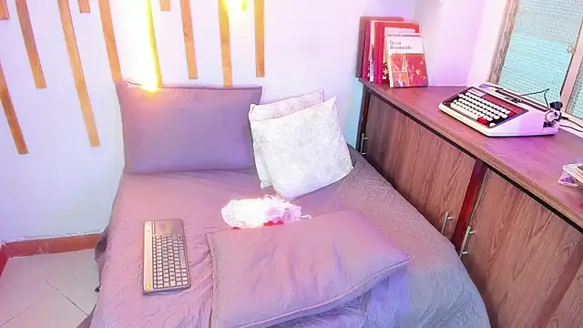 Jennifer Vega1 online show from 09/24/25, 12:47