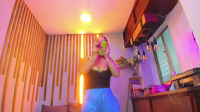 Jennifer Vega1 online show from 11/15/25, 09:50