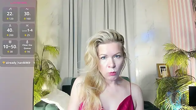 Julia Giulia online show from 04/08/26, 02:28