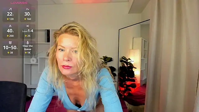 Snapshot of Julia_Giulia chatting on 06/26/26, 10:03 Julia Giulia online show from 06/26/26, 10:03