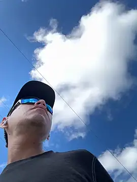 marlonghc4 online show from 11/25/25, 03:56