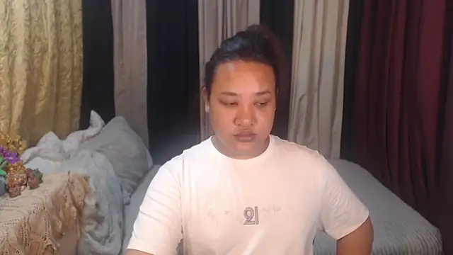 Snapshot of Hotcum_ella chatting on 03/18/26, 01:31 Hotcum ella online show from 03/18/26, 01:31