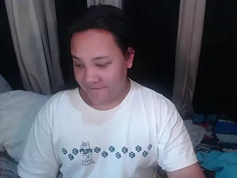 Snapshot of Hotcum_ella chatting on 04/15/26, 02:51 Hotcum ella online show from 04/15/26, 02:51