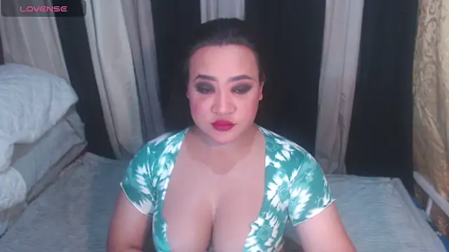Snapshot of Hotcum_ella chatting on 04/20/26, 01:41 Hotcum ella online show from 04/20/26, 01:41