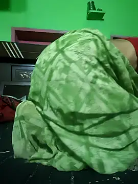 Snapshot of Shreya-couple chatting on 10/25/25, 01:24 Shreya-couple online show from 10/25/25, 01:24