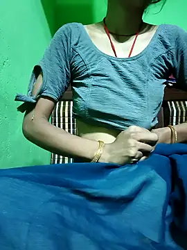 Snapshot of Shreya-couple chatting on 10/28/25, 01:20 Shreya-couple online show from 10/28/25, 01:20