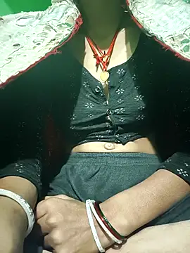 Snapshot of Shreya-couple chatting on 11/17/25, 01:33 Shreya-couple online show from 11/17/25, 01:33