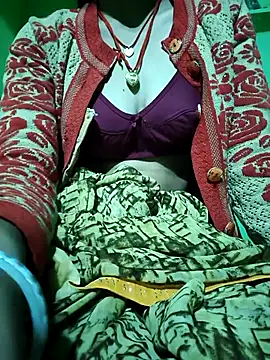 Snapshot of Shreya-couple chatting on 11/18/25, 01:11 Shreya-couple online show from 11/18/25, 01:11